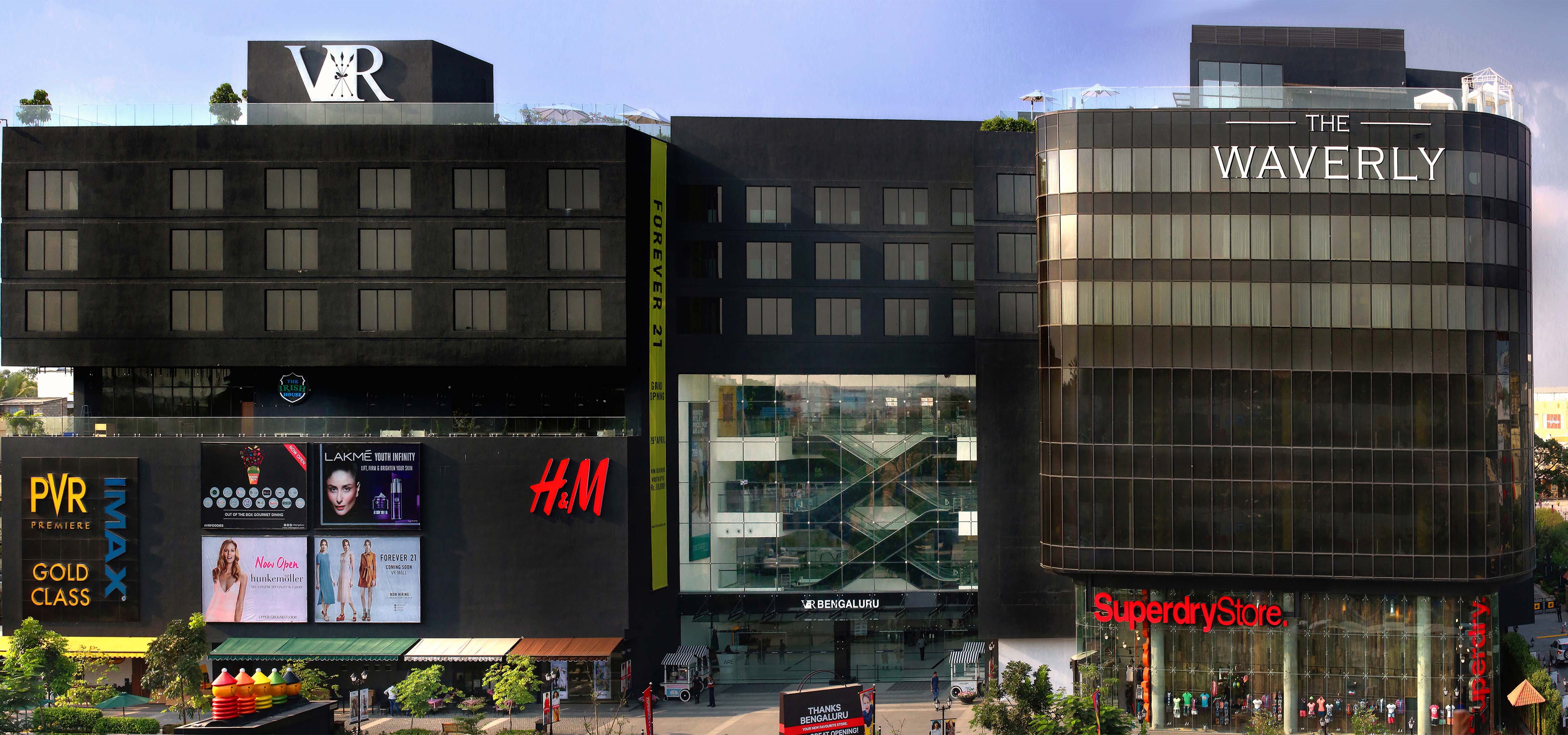 How Proximity to Shopping and Entertainment Zones Affects Property Value
