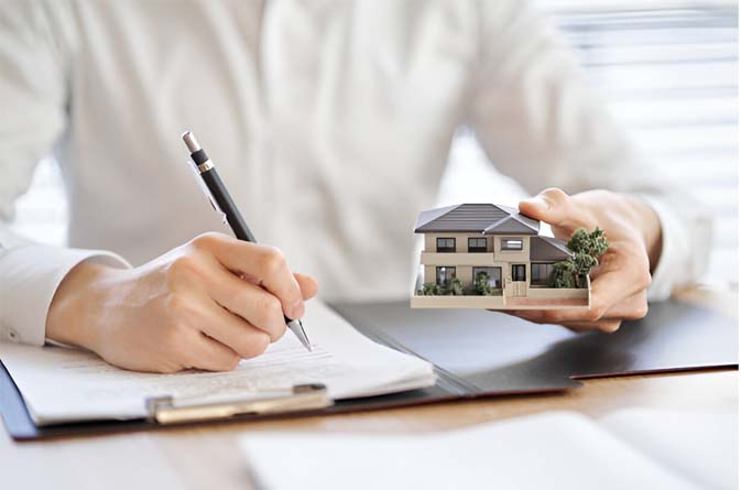 The Role of a Real Estate Agent in Financial Evaluation